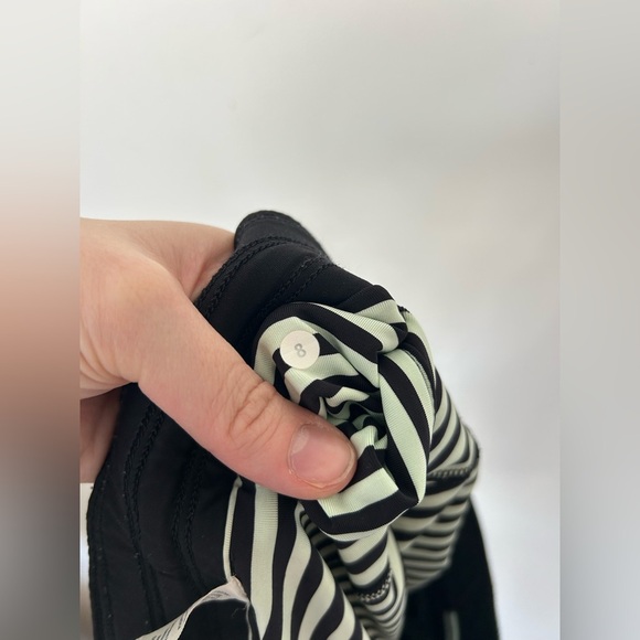 Lululemon Black/Lavender Speed Up Microfiber Striped Lining Running Shorts SZ 8 - Picture 8 of 8